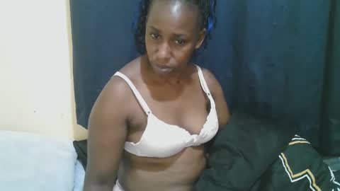 Snapshot of naughty_slender2 chatting on 10.06.25 jn online show from 10.06.25