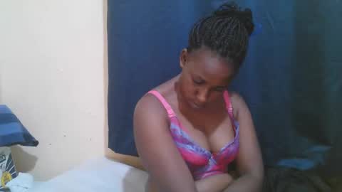 Snapshot of naughty_slender2 chatting on 10.12.25 jn online show from 10.12.25