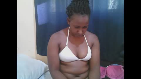 Snapshot of naughty_slender2 chatting on 10.12.25 jn online show from 10.12.25