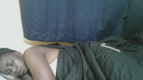 Snapshot of naughty_slender2 chatting on 10.14.25 jn online show from 10.14.25