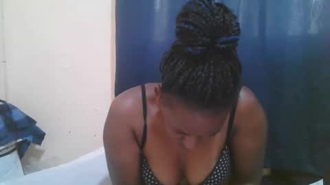 Snapshot of naughty_slender2 chatting on 10.18.25 jn online show from 10.18.25