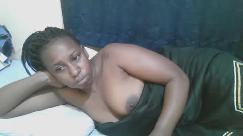 Snapshot of naughty_slender2 chatting on 10.21.25 jn online show from 10.21.25