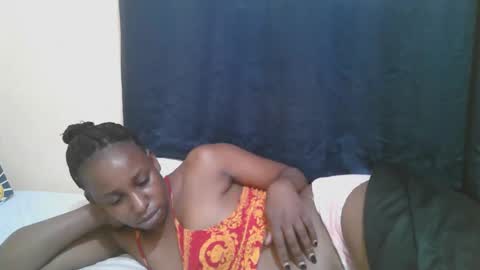 Snapshot of naughty_slender2 chatting on 10.29.25 jn online show from 10.29.25