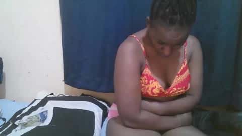 Snapshot of naughty_slender2 chatting on 11.02.25 jn online show from 11.02.25