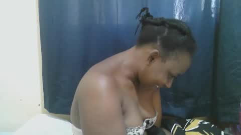 Snapshot of naughty_slender2 chatting on 11.06.25 jn online show from 11.06.25