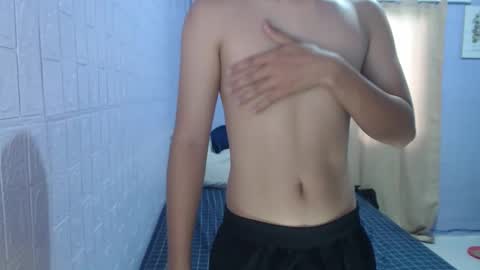 Snapshot of naughtyboytoni chatting on 11.04.25 naughtyboytoni online show from 11.04.25