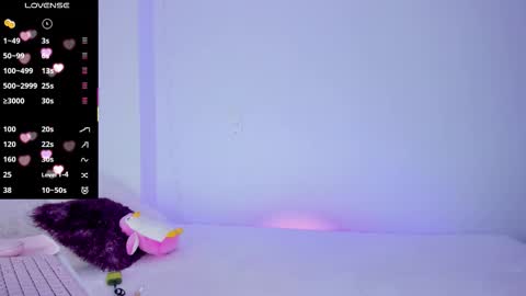 Snapshot of naughtybunnyy_1 chatting on 10.17.25 online show from 10.17.25