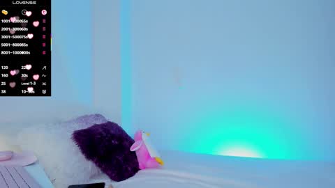 Snapshot of naughtybunnyy_1 chatting on 11.08.25 online show from 11.08.25