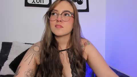 LANAindependent model online show from 10.03.25