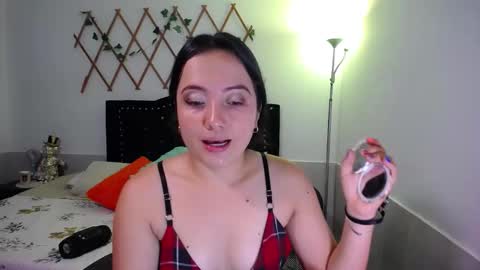 Snapshot of naughtygirl_mmm chatting on 10.19.25 Valeria online show from 10.19.25