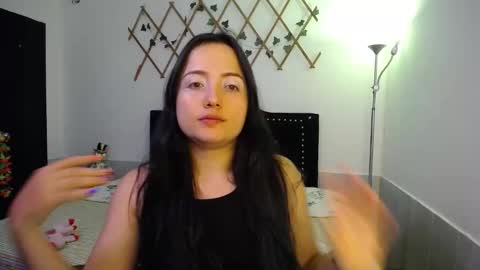 Snapshot of naughtygirl_mmm chatting on 10.21.25 Valeria online show from 10.21.25