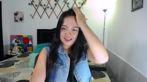Snapshot of naughtygirl_mmm chatting on 04.29.26 Valeria online show from 04.29.26