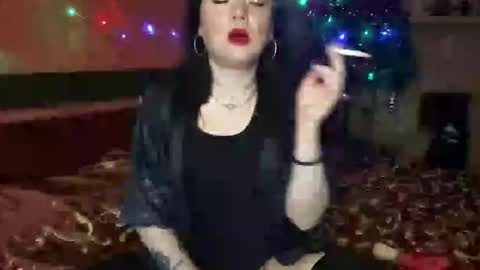 housewife Eva online show from 12.24.24