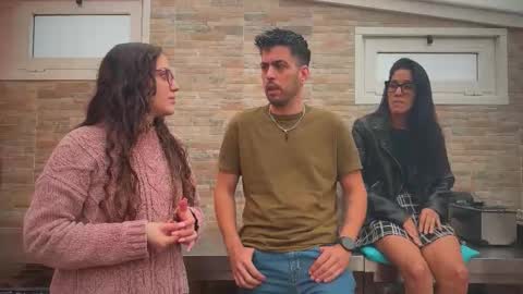 Snapshot of naughtyluxe chatting on 10.18.25 ANDREA STEPH MIKE online show from 10.18.25