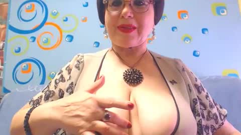 OldKinkyMILF online show from 12.28.24