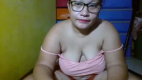 Snapshot of naughtypinay08 chatting on 09.27.25 juls online show from 09.27.25