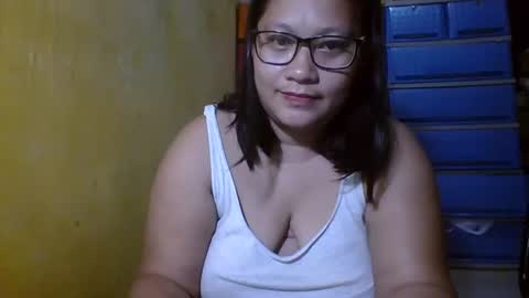 Snapshot of naughtypinay08 chatting on 10.21.25 juls online show from 10.21.25