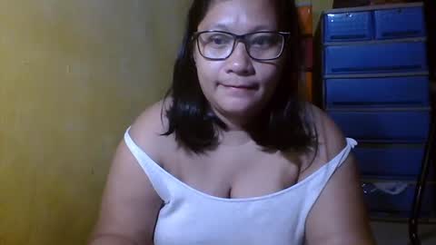 Snapshot of naughtypinay08 chatting on 10.22.25 juls online show from 10.22.25