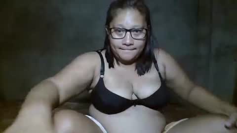 Snapshot of naughtypinay08 chatting on 05.21.26 juls online show from 05.21.26
