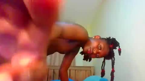 naughtyqueen12 online show from 10.17.25