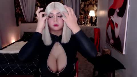 ITS ME YOGIRL PATRICIA online show from 01.23.25