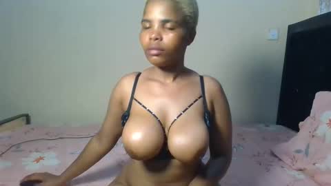 Snapshot of naughtyzuri chatting on 09.13.25 naughty online show from 09.13.25