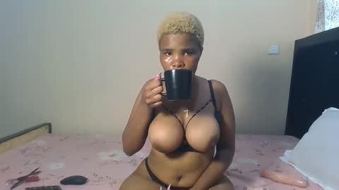 Snapshot of naughtyzuri chatting on 09.23.25 naughty online show from 09.23.25