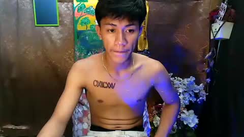 Snapshot of naugthyboyloy chatting on 09.11.25 Loy online show from 09.11.25