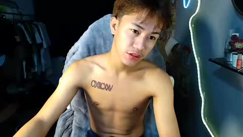 Snapshot of naugthyboyloy chatting on 06.21.26 Loy online show from 06.21.26