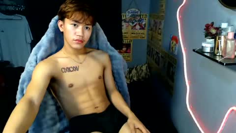 Snapshot of naugthyboyloy chatting on 07.30.26 Loy online show from 07.30.26