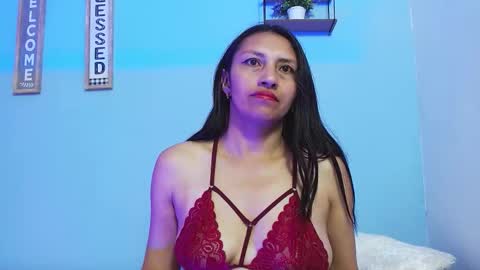 naya_10 online show from 10.15.25