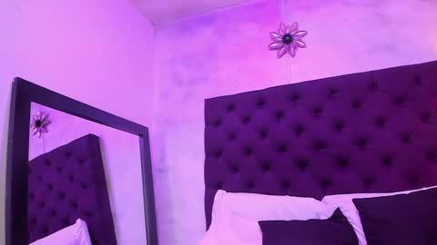 Snapshot of nayara_macherano chatting on 02.19.25 nayara_macherano online show from 02.19.25