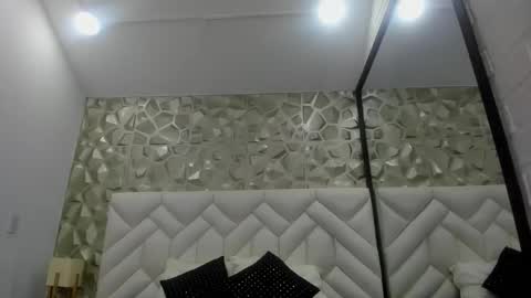 Snapshot of nayara_macherano chatting on 10.31.25 nayara_macherano online show from 10.31.25