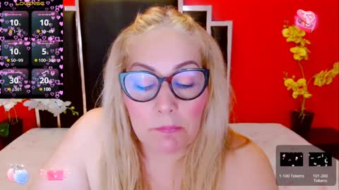 Lady Nayla online show from 01.08.25