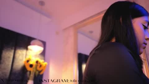 Juli  online show from 10.24.25