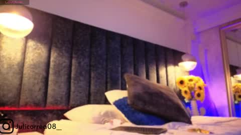 Juli  online show from 04.17.26