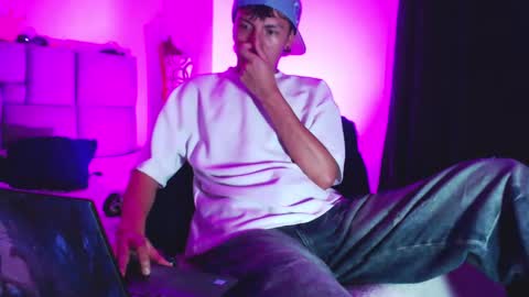 Im Nayton online show from 10.21.25