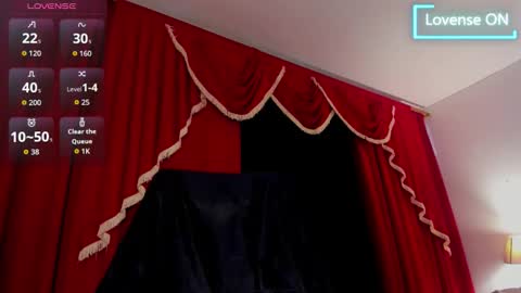 Snapshot of ncyhotxx chatting on 10.28.25 ncyhotxx online show from 10.28.25