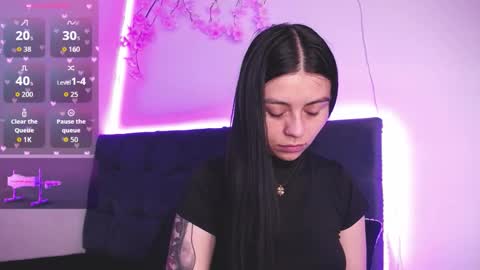 Snapshot of nea_lm chatting on 10.25.25 nea-- online show from 10.25.25