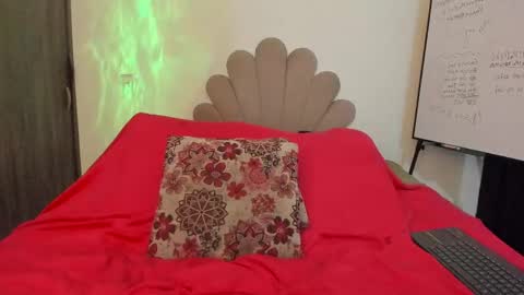 Snapshot of neeii chatting on 05.09.26 Nei turn green online show from 05.09.26