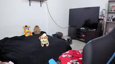 Snapshot of neeko_lol_ chatting on 01.19.26 Geek Nicole im Neeko UwU online show from 01.19.26