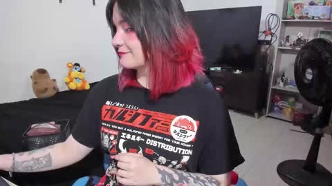 Snapshot of neeko_lol_ chatting on 02.06.26 Geek Nicole im Neeko UwU online show from 02.06.26