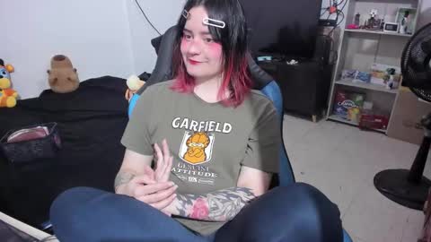 Snapshot of neeko_lol_ chatting on 02.10.26 Geek Nicole im Neeko UwU online show from 02.10.26