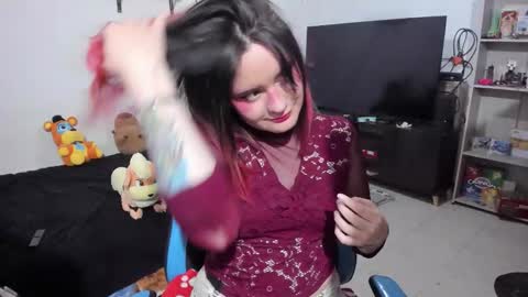 Snapshot of neeko_lol_ chatting on 02.13.26 Geek Nicole im Neeko UwU online show from 02.13.26