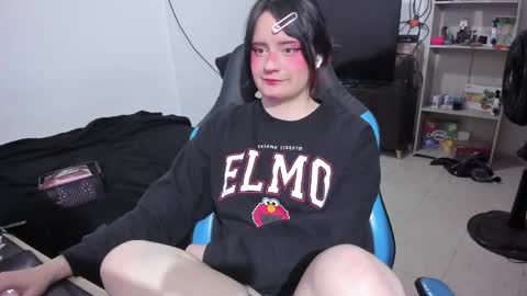 Snapshot of neeko_lol_ chatting on 02.24.26 Geek Nicole im Neeko UwU online show from 02.24.26