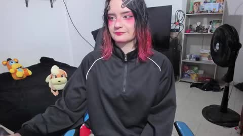 Snapshot of neeko_lol_ chatting on 02.25.26 Geek Nicole im Neeko UwU online show from 02.25.26