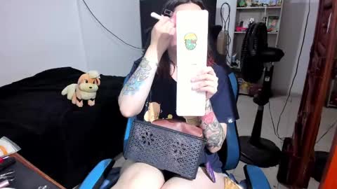 Snapshot of neeko_lol_ chatting on 06.05.26 Geek Nicole im Neeko UwU online show from 06.05.26