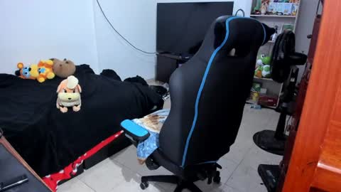 Snapshot of neeko_lol_ chatting on 06.28.26 Geek Nicole im Neeko UwU online show from 06.28.26