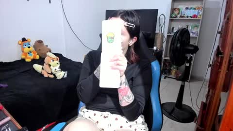 Snapshot of neeko_lol_ chatting on 07.19.26 Geek Nicole im Neeko UwU online show from 07.19.26