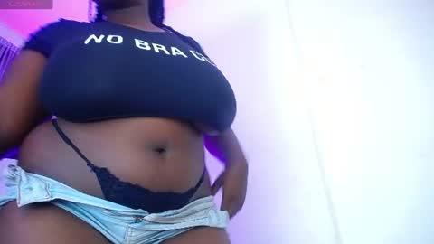 Snapshot of neighbor_ebony chatting on 06.25.26 CHIKY online show from 06.25.26